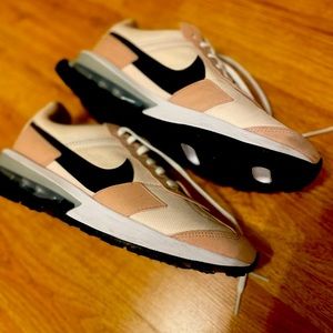 Women’s Nike 270 Tennis Shoes